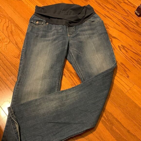 Old Navy size 8 short maternity pants - Picture 1 of 7